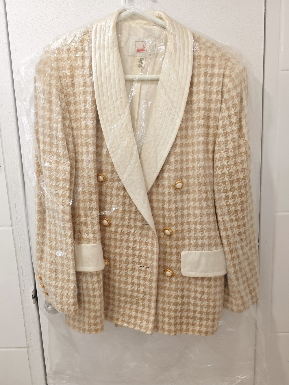 Vintage Designer Mondi Cream Blazer with Subtle Tan Accents